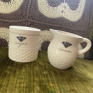 Cream and Sugar bee set